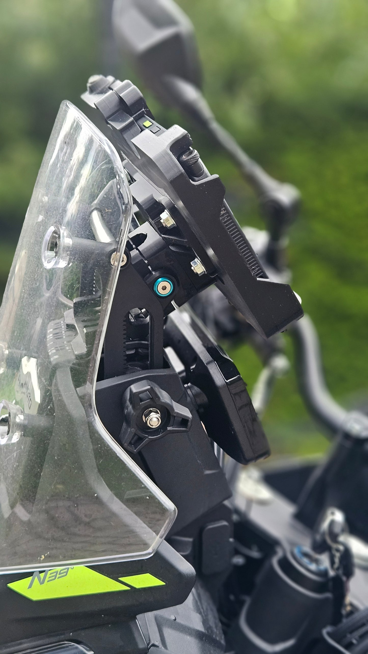 Tablet Holder Adapter – AMPS Hole Pattern with center Position and Vertical Offset (±30mm)